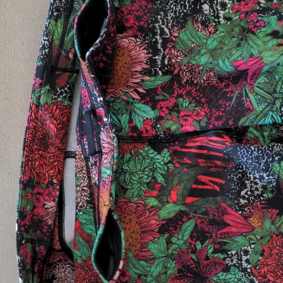 Lululemon Speed Up Tight 28" in Zen Garden Multi - Picture 8 of 8